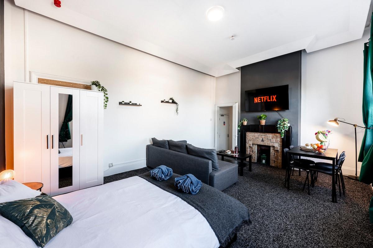 Spacious City-Centre Apartment · Sleeps 4