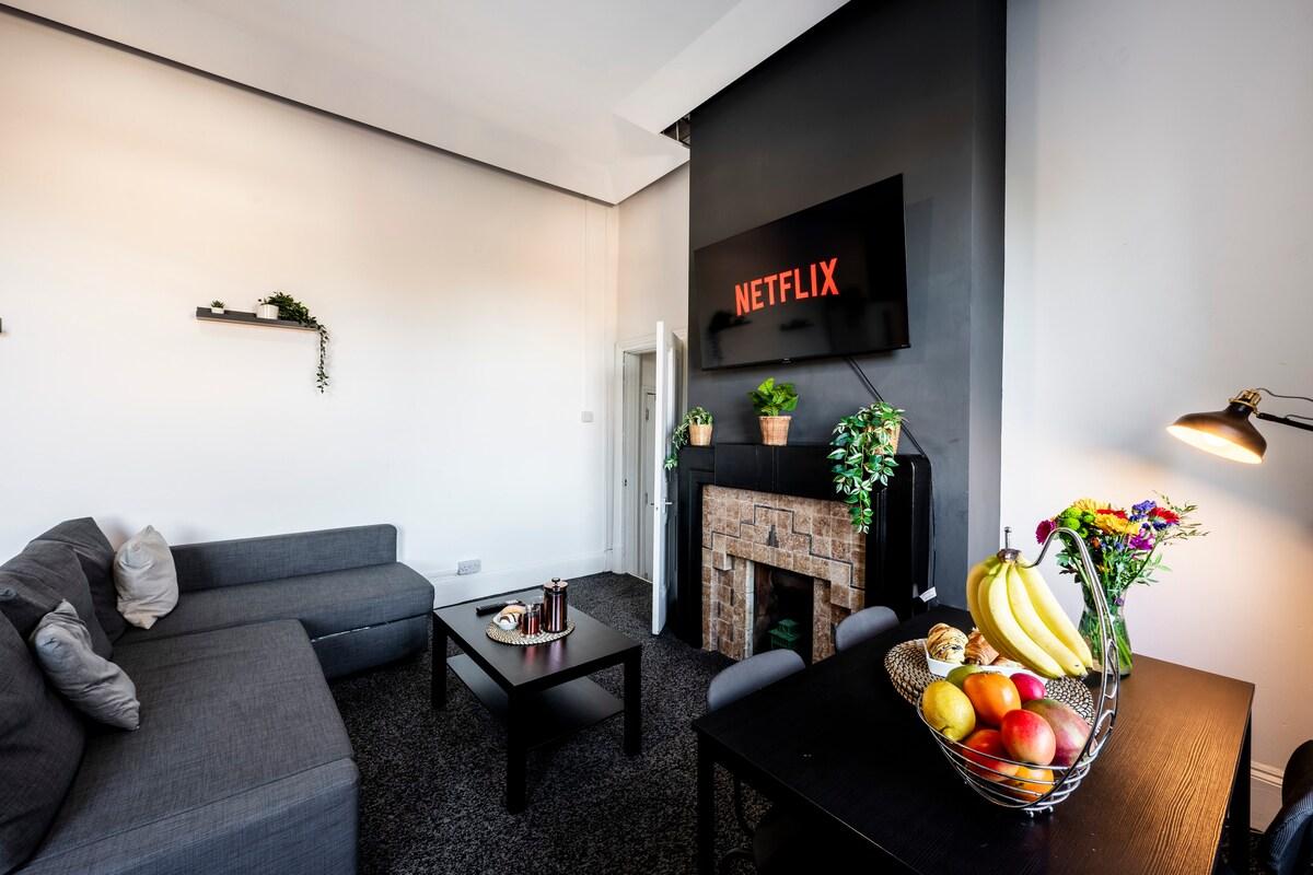 Spacious City-Centre Apartment · Sleeps 46